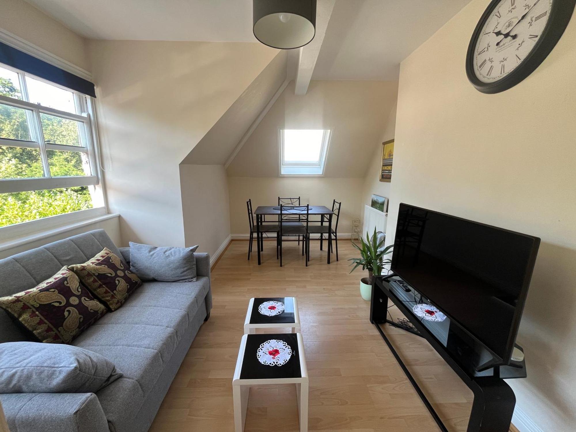 Apartment Sea-view Apartment, 2-4 Guests, 10 Mins To And The Oval *